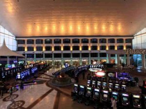 Tại sao Holiday Palace Resort & Casino được người chơi yêu thích?
